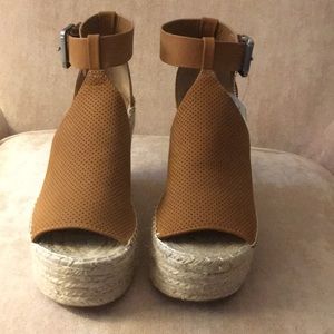 NEW Marc Fisher Annie tan suede 4 inch wedges